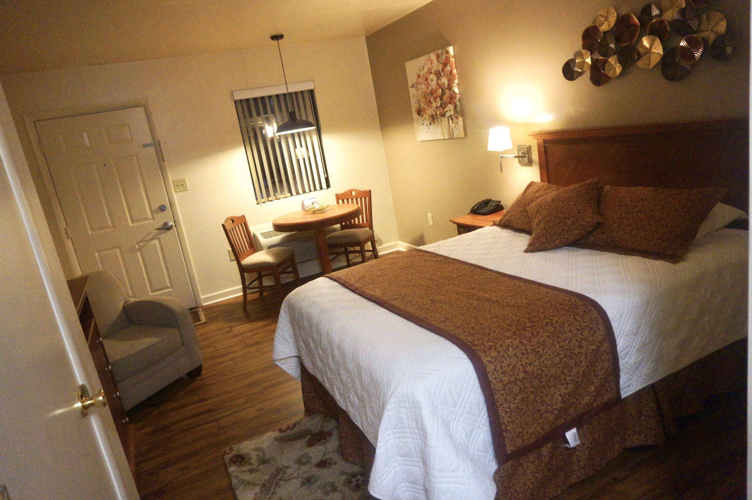 What is an extended stay hotel and how does it differ from a regular hotel