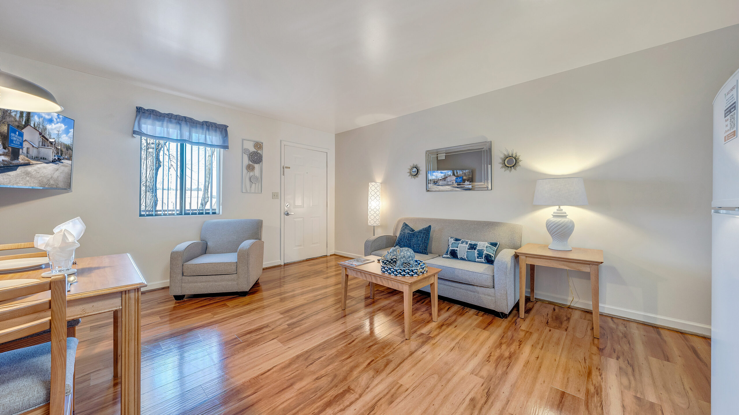 Overland Dr Livingroom - Extended Stay Suites